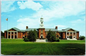 VINTAGE POSTCARD THE SENIOR HIGH SCHOOL ON NORTH MIDLAND AVENUE AT NYACK N.Y.