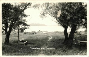 PC CPA US, MICH, TUBBS LAKE, BARRYTON, Vintage REAL PHOTO Postcard (b14939)