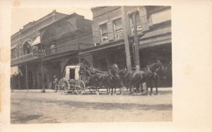 J85/ Siskiyou Oregon RPPC Postcard c1910 Stagecoach 4-Horse Stage Stores 88