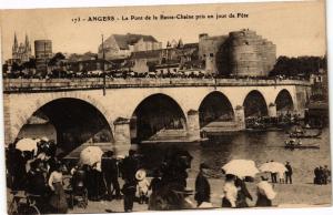 CPA ANGERS-Le Pont de la Basse-Chaine pris un jour de Fete (189605)