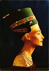 CPM EGYPTE Painted limestone bust of Queen Nefertiti (343404)