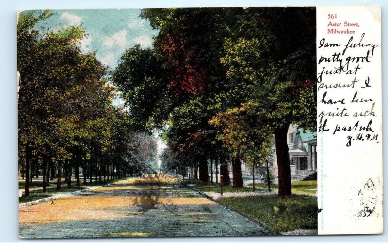 1906 Residential Street Scene Astor Street Milwaukee Wisconsin WI Postcard B17