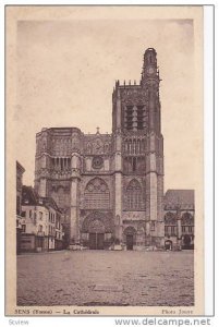 Sens , France , 1910s ; La Cathedrale