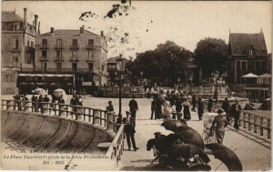 CPA ARCACHON - La Place Thiers et l'entrée de la Jetée-Promenade (140057)