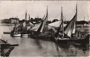 CPA Honfleur Barques de pechhe au Port (1233820)