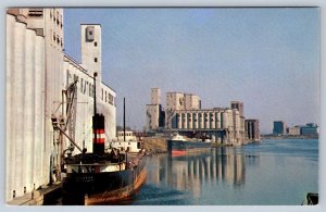 SS Algosoo, Grain Elevators, Lakehead, Port Arthur/Fort William Ontario Postcard