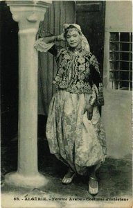 CPA AK Femme arabe-Costume d'interieur ALGERIE (812398)