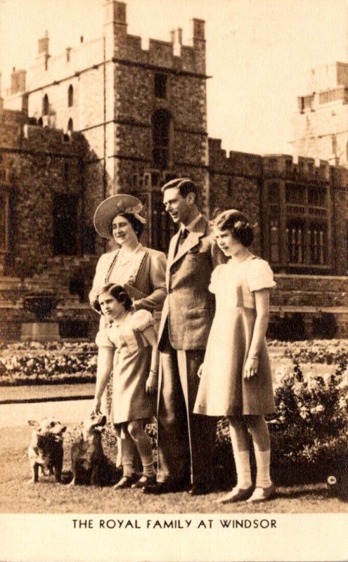 England The Royal Family At Windsor Real Photo