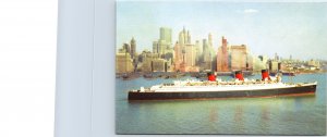 VINTAGE POSTCARD CUNARD LINE'S R.M.S. QUEEN MARY OCEAN LINER AT MANHATTAN 1950s