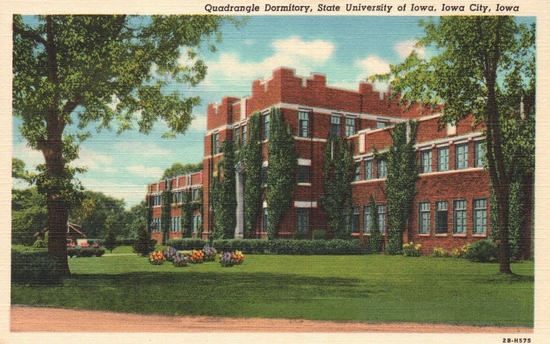 Iowa City IA-Iowa, Quadrangle Dormitory State University Iowa, Vintage Postcard