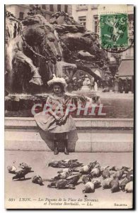 Postcard Old Lyon Pigeons from Place Bellecour and Bartholdi Fountain