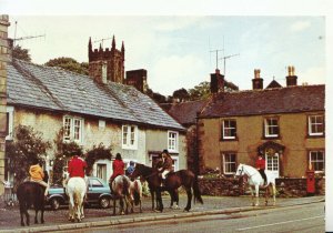 Derbyshire Postcard - A Pretty Corner in Hartington - Showing Horses  Ref TZ5161