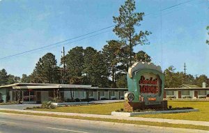 Stardust Lodge US Highway 17 Woodbine Georgia postcard