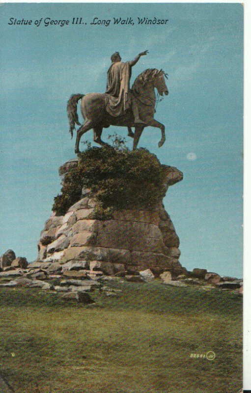 Berkshire Postcard - Statue of George 111 - Long Walk - Windsor - Ref TZ6261