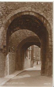 Sussex Postcard - Castle Gateway - Lewes - Ref TZ8988