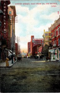 Postcard Locust Street, East from 7th in Des Moines, Iowa