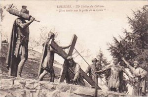 France Lourdes Station du Calvaire Jesus tombe sous le poids de sa Croix