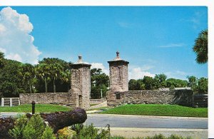 America Postcard - The City Gate of St Augustine - St Augustine, Florida  ZZ3660