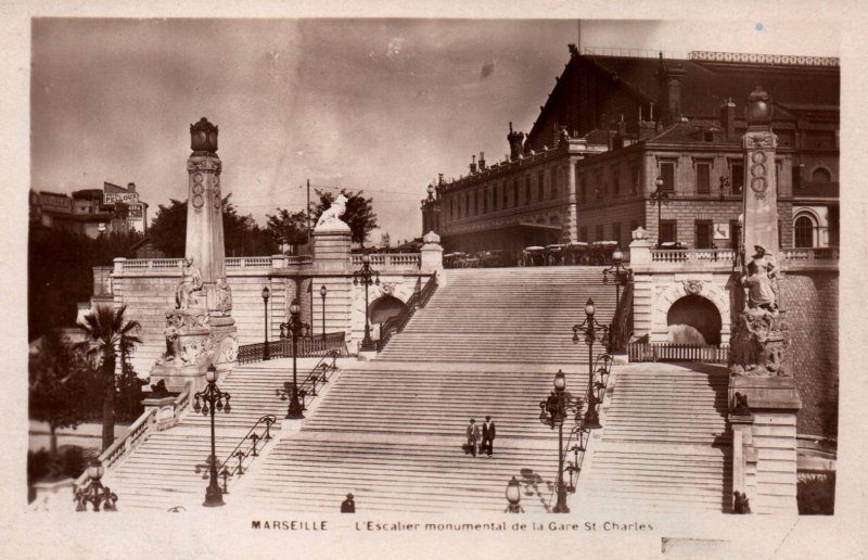 L'Escalier Monumental de la Gare St Charles,Marseille,France BIN