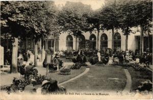 CPA VICHY Le Petit Parc a l'heure de la Musique (266707)