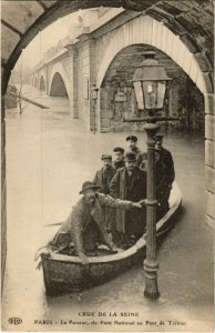 CPA Inondations PARIS 1910 Pont de Tolbiac Le Passeur (970841)