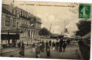 CPA St-NAZAIRE - La Rue Amiral-Courbet et l'Hotel des Postes et (222183)