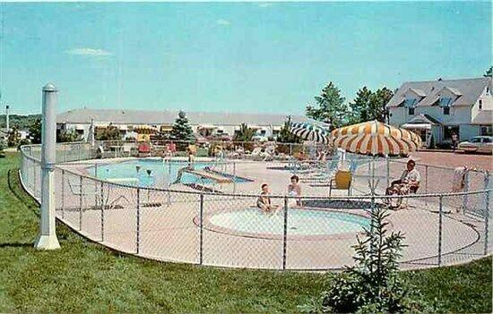 SD, Sioux Falls, South Dakota, Pine Crest Friendship Inn, Pool, Dexter Press