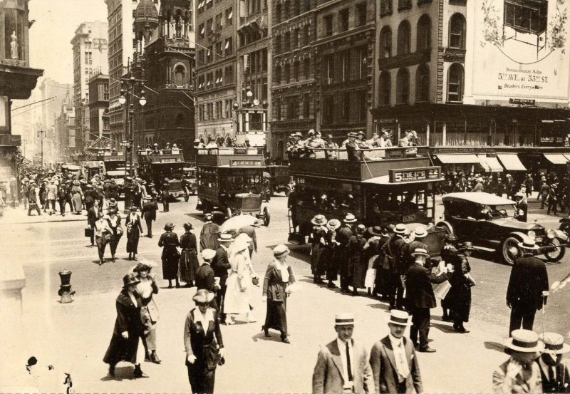 NY - New York City. Corner of 5th Ave & 42nd St, 1920. (1976 Repro of old Photo)