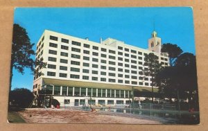 UNUSED POSTCARD - EDGEWATER GULF HOTEL, BETWEEN GULFPORT & BILOXI, MISSISSIPPI