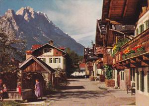 Germany Garmisch-Partenkirchen Fruehlingstrasse mit Grossen Waxenstein und Zu...