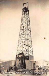 D90/ Falls City Nebraska Ne RPPC Postcard 1945 First Oil Well Occupational Men