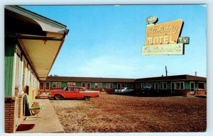 SAULT STE. MARIE, Ontario Canada ~ HOLIDAY MOTEL Roadside 1950s Cars Postcard