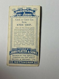 CIGARETTE CARD - PLAYERS WRESTLING & JU JITSU #11 KNEE GRIP    (UU253)