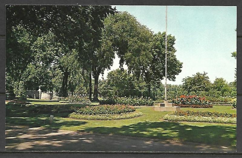 Wisconsin, Oshkosh - Menominee Park Flower Beds - [WI-118]