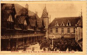 CPA BEAUNE - Aspect de la Cour de l'Hotel-Dieu pendant la vente (354091) 