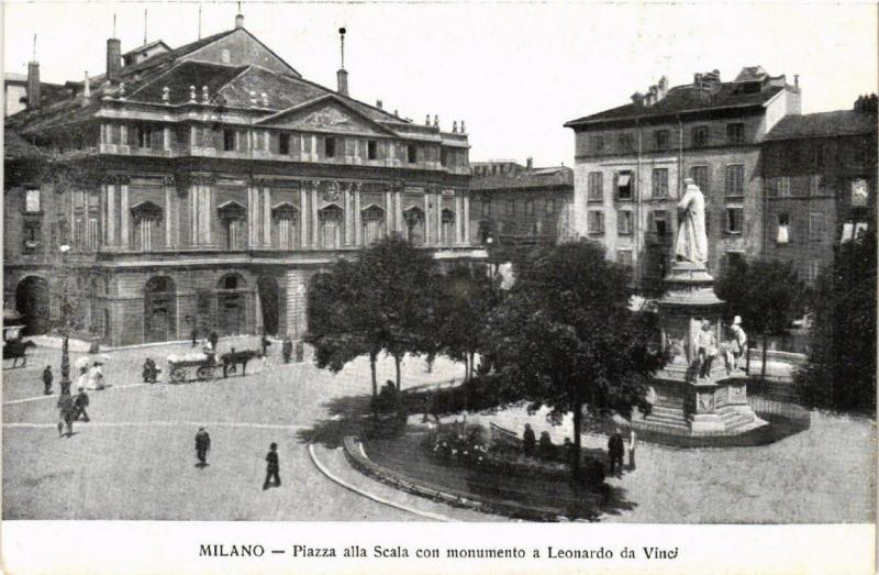 CPA MILANO. Piazza alla Scala con monumento a L. da Vinci. ITALY (522109)