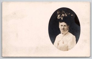 RPPC Pittsfield IL Old Woman Kitty Butler of Dow Family Groton NY Postcard U28