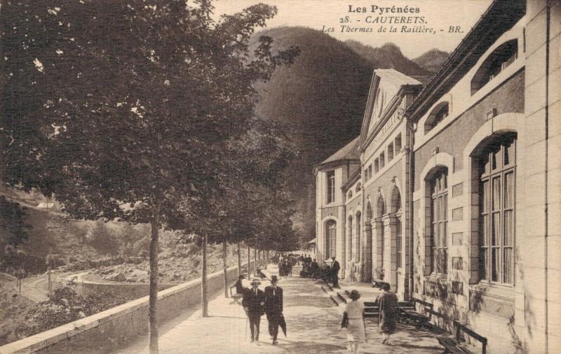 France Les Pyrenees Cauterets Les Thermes de la Raillere 01.88