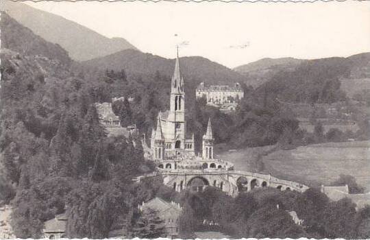 France Lourdes La Basilique