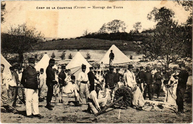 CPA Militaire Camp de La COURTINE - Montage des Tentes (90029)