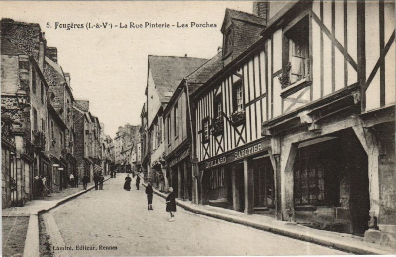 CPA Fougeres Rue Pinterie, les Porches (1236624)