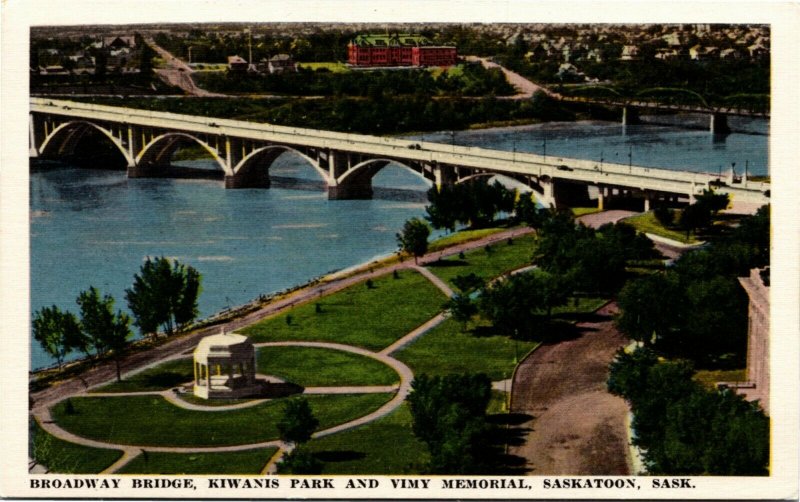Postcard SK Saskatoon Broadway Bridge Kiwanis Park & Vimy Memorial 1940s K58