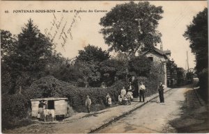 CPA FONTENAY-sous-BOIS - Rue et Fontaine des Carreaux (44976)