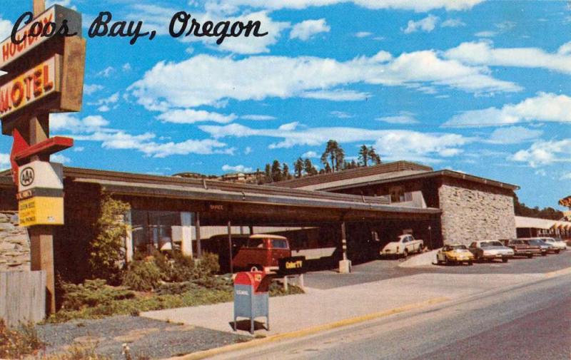 Coos Bay Oregon Holiday Motel Street View Vintage Postcard K57470