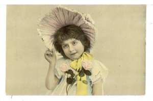 Children - Girl in Big Hat