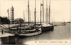 CPA Deauville Les Bassins et le Phare FRANCE (1286386)