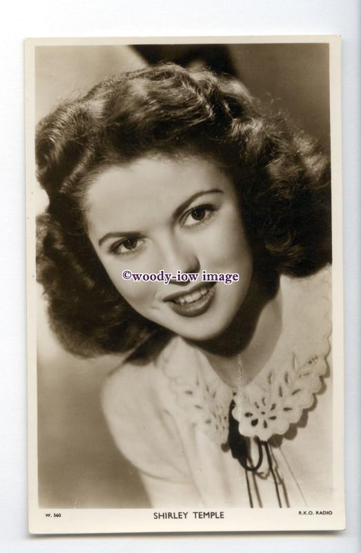 b5737 - Film Actress - Shirley Temple as Adult - Picturegoer No.W.560 - postcard