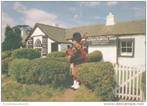 Scotland Gretna Green The Piper Outside The Famous Old Blacksmiths Shop