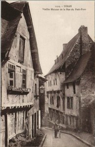 CPA DINAN Vieilles Maisons de la Rue du Petit-Port (1165463)