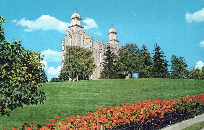 VINTAGE POSTCARD LOGAN MORMON TEMPLE AT LOGAN UTAH 1960s